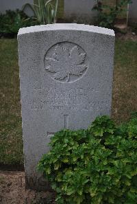 La Chaudiere Military Cemetery Vimy - Roberts, G