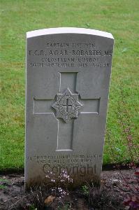 Lapugnoy Military Cemetery - Agar-Robartes, Thomas Charles Reginald