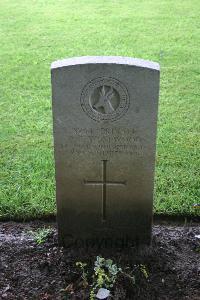 Lapugnoy Military Cemetery - Westwood, P G