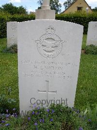 Le Grand-Luce War Cemetery - Lawton, Harry