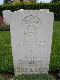 Le Grand-Luce War Cemetery - McLoughlin, Peter Paul