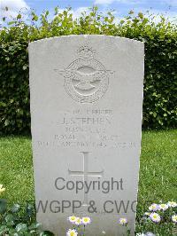 Le Grand-Luce War Cemetery - Stephen, James