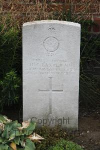 Les Baraques Military Cemetery Sangatte - Baxter, H C