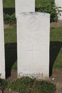 Les Baraques Military Cemetery Sangatte - Bell, George