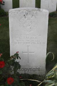 Les Baraques Military Cemetery Sangatte - Black, E J