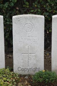 Les Baraques Military Cemetery Sangatte - Chizlett, J T