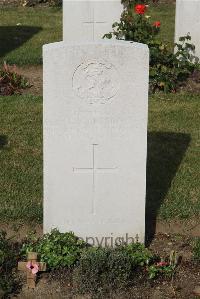 Les Baraques Military Cemetery Sangatte - Clarke, Roland Harry