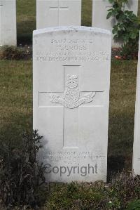 Les Baraques Military Cemetery Sangatte - Cross, T