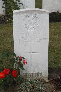 Les Baraques Military Cemetery Sangatte - Curds, A E