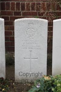 Les Baraques Military Cemetery Sangatte - Dowell, P
