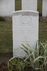 Les Baraques Military Cemetery Sangatte - Englefield, W G