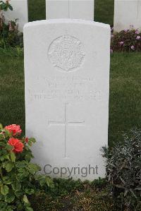 Les Baraques Military Cemetery Sangatte - Farr, Philip Bennett