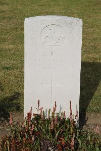 Les Baraques Military Cemetery Sangatte - Fuller, J B