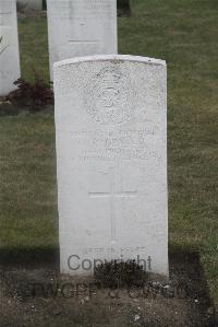 Les Baraques Military Cemetery Sangatte - Geater, C R