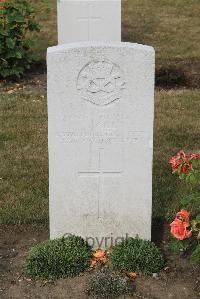 Les Baraques Military Cemetery Sangatte - Gill, J