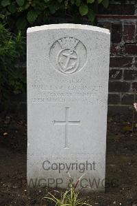 Les Baraques Military Cemetery Sangatte - Grainger, William