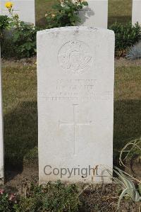 Les Baraques Military Cemetery Sangatte - Graut, Hy