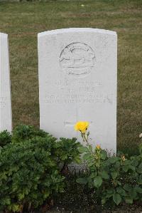 Les Baraques Military Cemetery Sangatte - Haines, Thomas