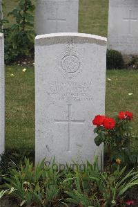 Les Baraques Military Cemetery Sangatte - Halliwell, S