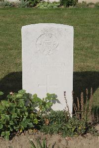 Les Baraques Military Cemetery Sangatte - Helliker, Frank William