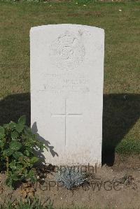 Les Baraques Military Cemetery Sangatte - Hollick, Benjamin Christopher Jesse