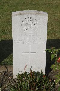 Les Baraques Military Cemetery Sangatte - Holliday, T M
