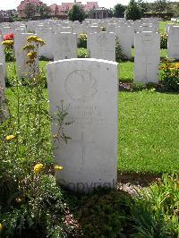 Les Baraques Military Cemetery Sangatte - Hooper, Frederick James