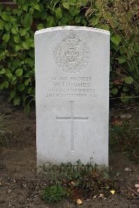 Les Baraques Military Cemetery Sangatte - Hughes, W