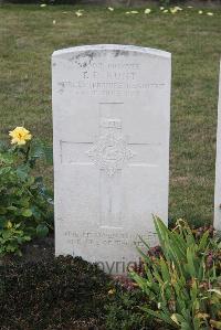Les Baraques Military Cemetery Sangatte - Hunt, Thomas Percy
