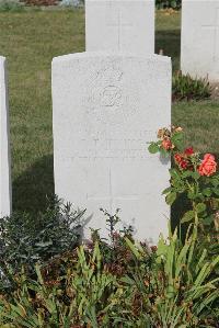 Les Baraques Military Cemetery Sangatte - Irving, Richard Thompson