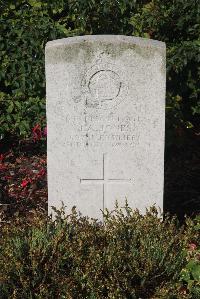 Les Baraques Military Cemetery Sangatte - Jones, John Angel