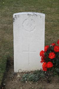 Les Baraques Military Cemetery Sangatte - Jones, J T
