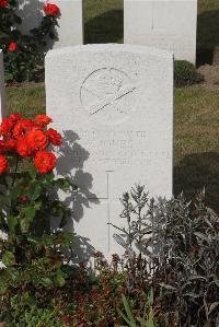 Les Baraques Military Cemetery Sangatte - Jones, W