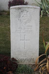 Les Baraques Military Cemetery Sangatte - Jones, W E