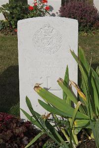 Les Baraques Military Cemetery Sangatte - Lee, J