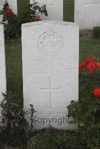 Les Baraques Military Cemetery Sangatte - Lee, Thomas