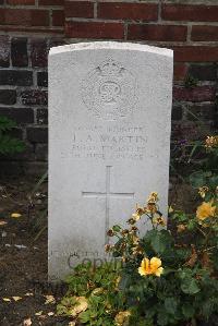 Les Baraques Military Cemetery Sangatte - Martin, T A