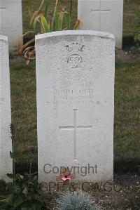 Les Baraques Military Cemetery Sangatte - Mitchell, Dick