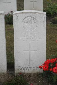 Les Baraques Military Cemetery Sangatte - Mynes, T