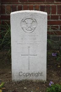 Les Baraques Military Cemetery Sangatte - Nash, H H