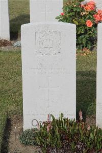 Les Baraques Military Cemetery Sangatte - Pask, W