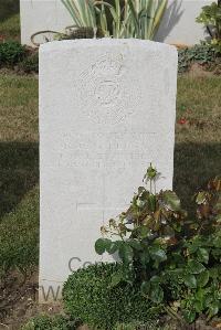 Les Baraques Military Cemetery Sangatte - Perks, R E G