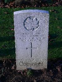 Bretteville Sur Laize Canadian War Cemetery - Young, Hugh Richard