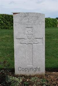 Longueval Road Cemetery - Metcalf, E