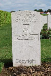 Longueval Road Cemetery - Piercy, W R