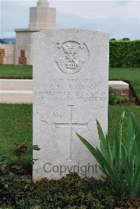 Longueval Road Cemetery - Racen, G W