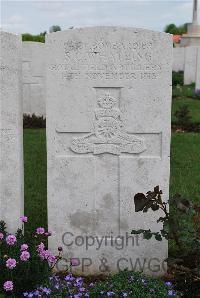Longueval Road Cemetery - Whatling, S C