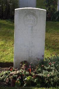 Louez Military Cemetery Duisans - Barlow, J T