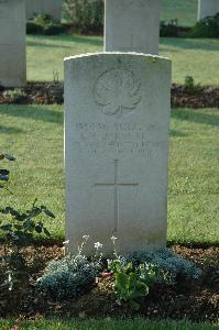 Louez Military Cemetery Duisans - Barnhart, L W