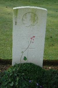 Louez Military Cemetery Duisans - Bunting, D